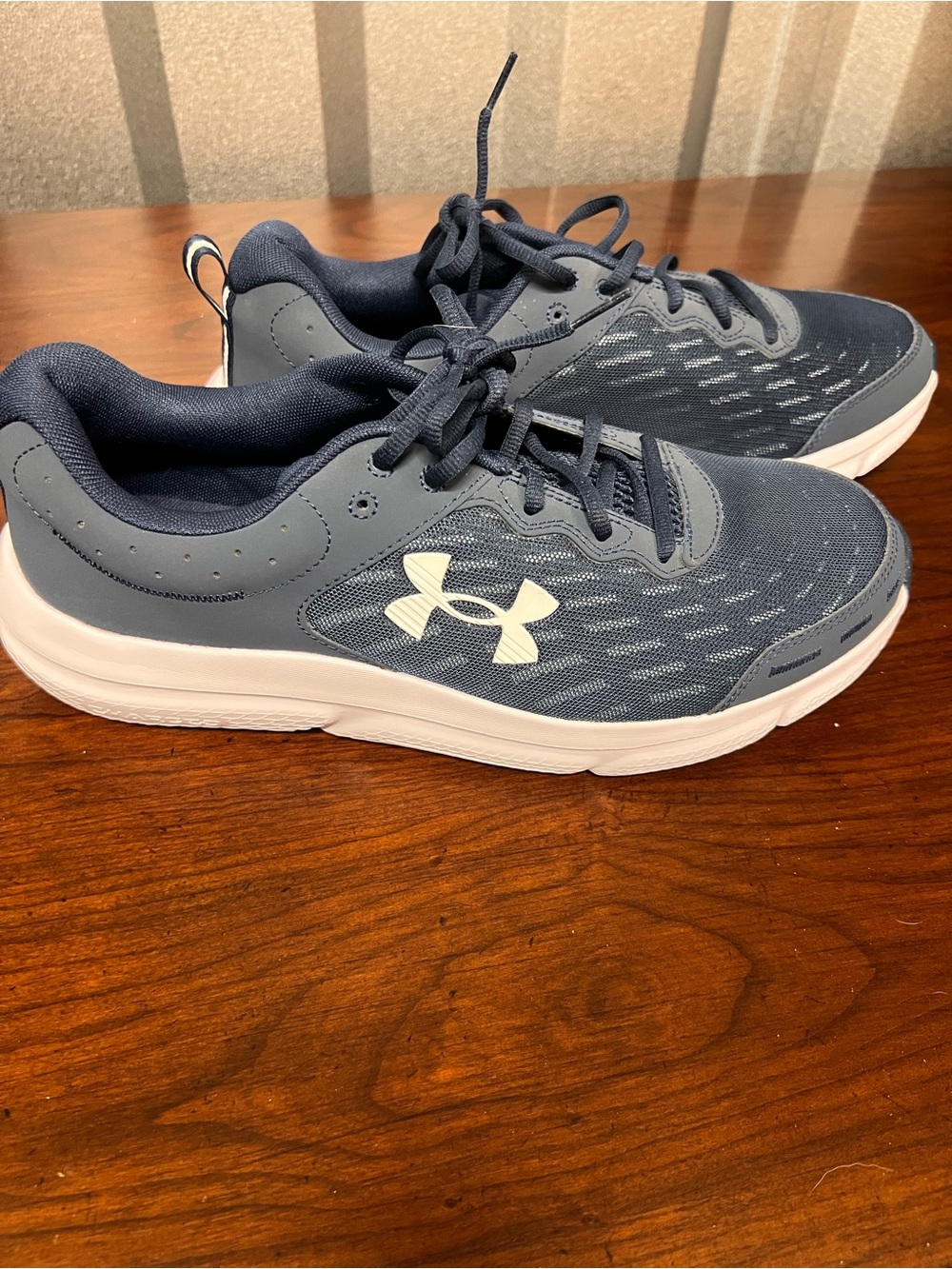 Under Armour Navy and White Men's Lightweight Running Sneakers Size 13